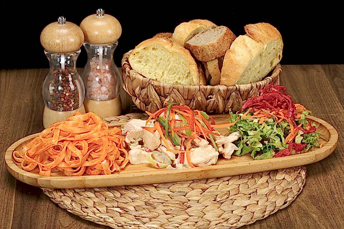 Kaşarlı Tavuk - Napoliten Soslu Tagiletta - Mevsim Salata