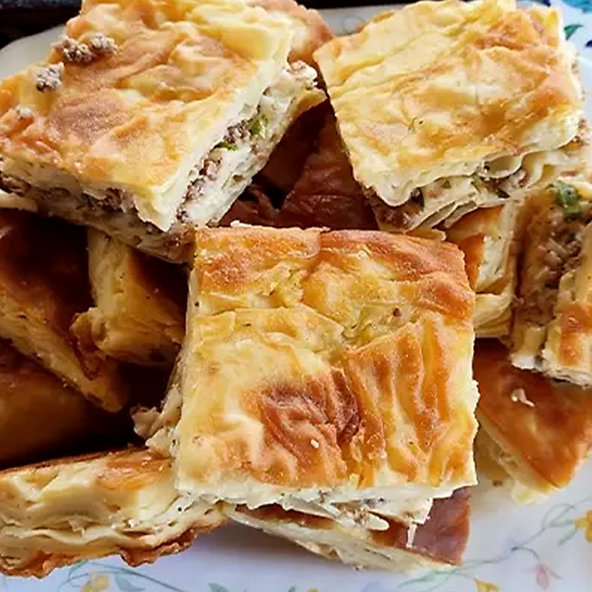 Kıymalı Tepsi Böreği