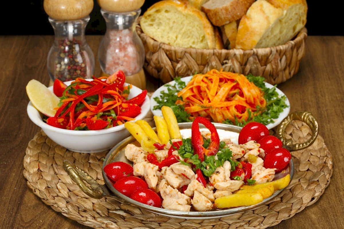Piliç Sac Kavurma+Napoliten Soslu Tagiletta+Mevsim Salata