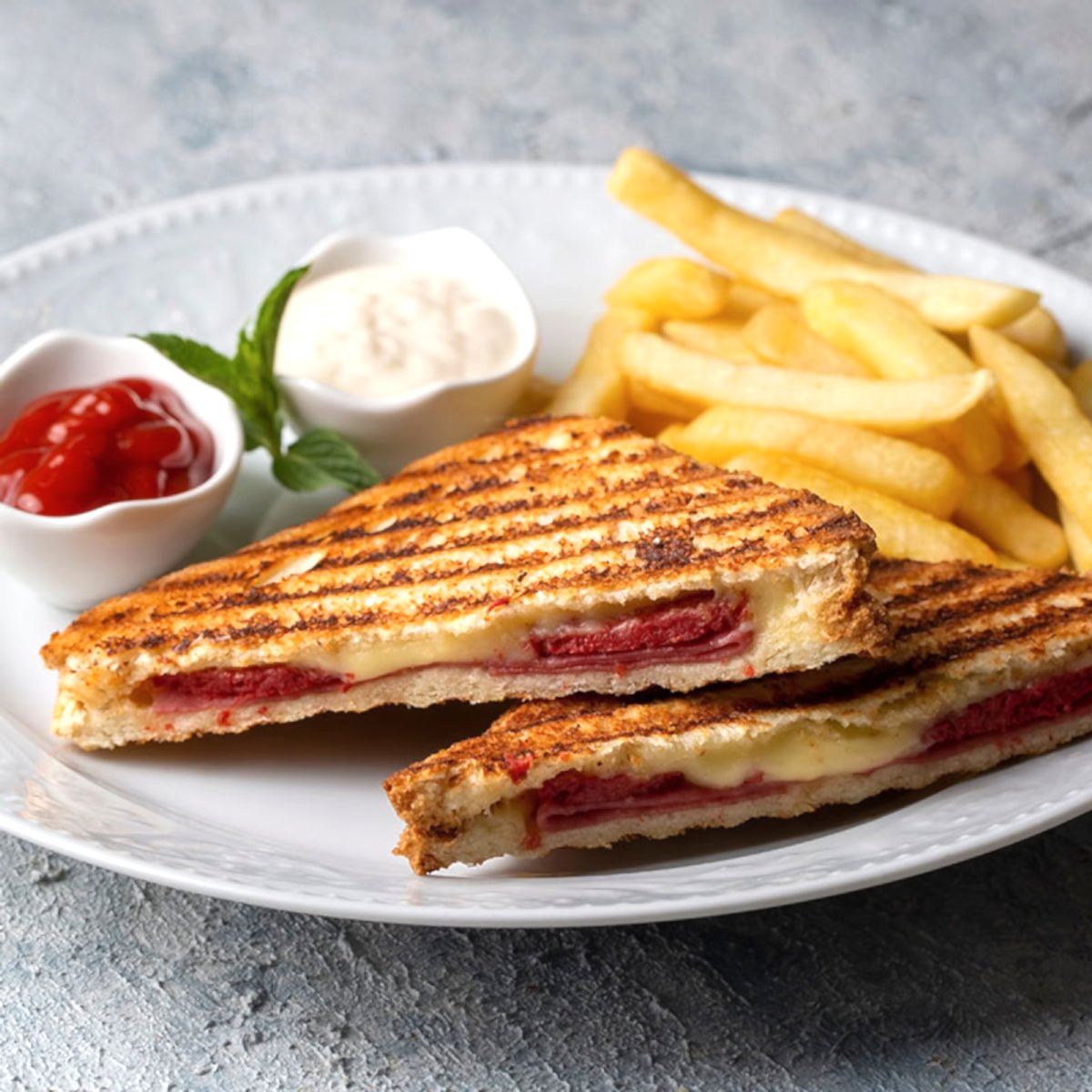 Sucuklu Tost